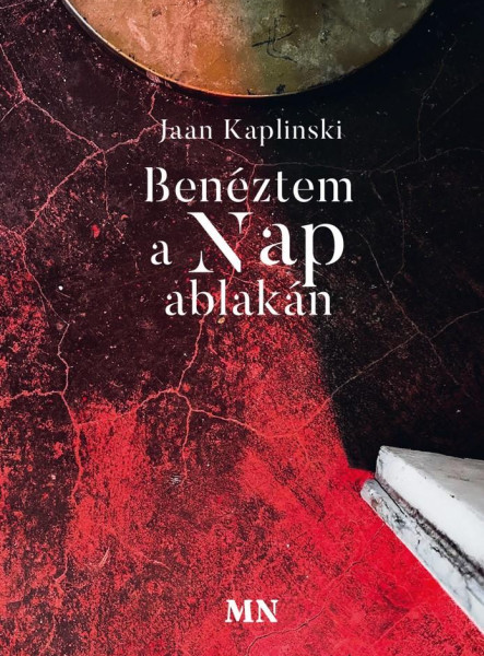 BENÉZTEM A NAP ABLAKÁN