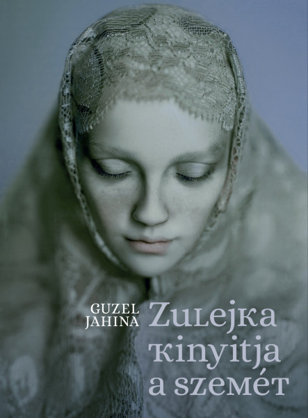 Zulejka kinyitja a szemét